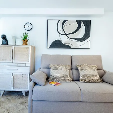 2b. Cozy Flores Big Terrace With Pool Apartman *