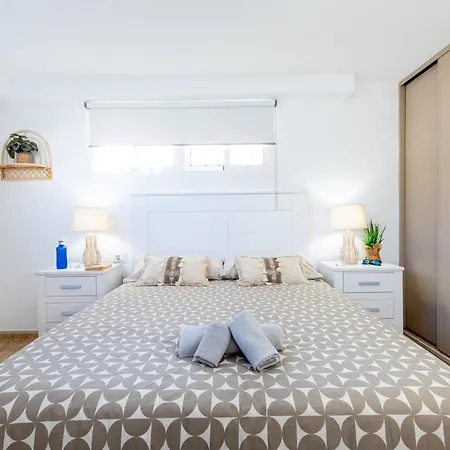 2b. Cozy Flores Big Terrace With Pool Апартаменти *